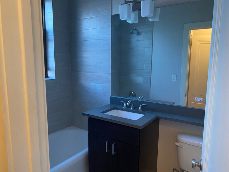 Building Photo - 2331 N Rockwell St