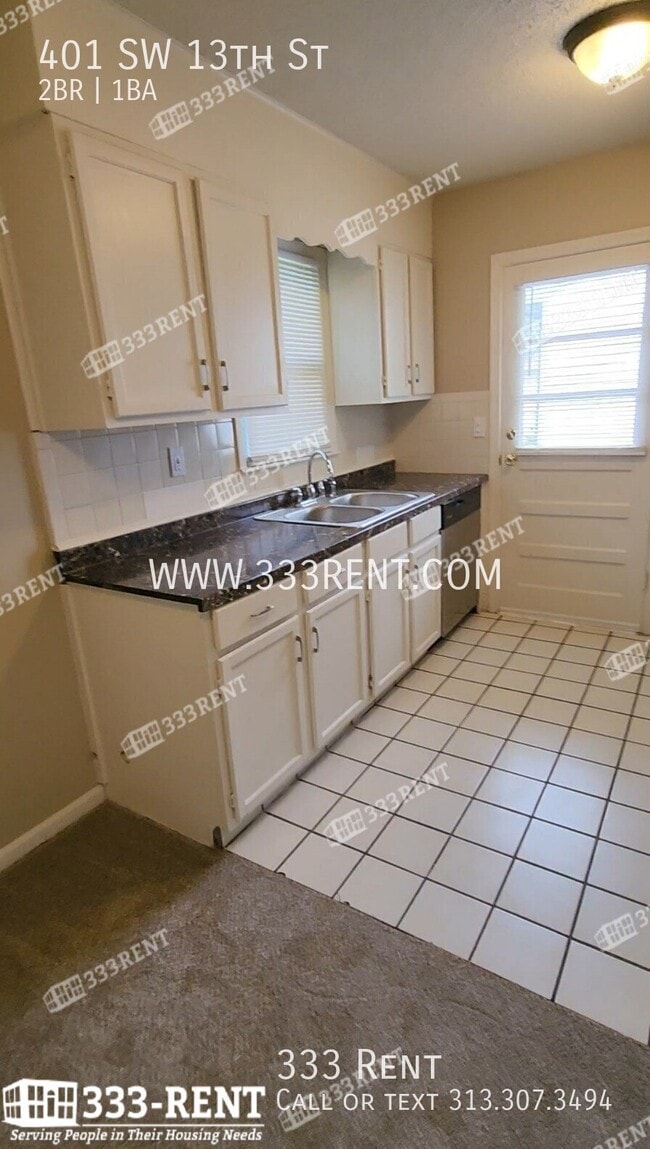 Building Photo - 401 SW 13th St
