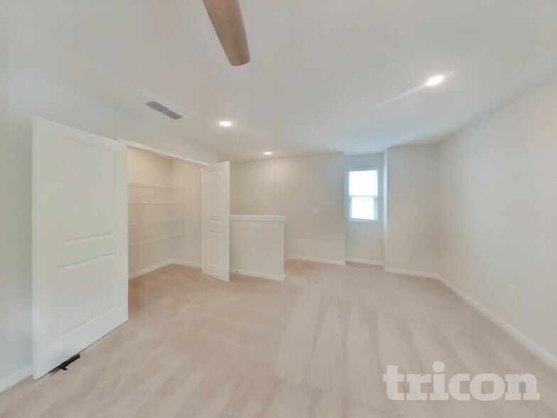 Building Photo - 14897 Praline Ct