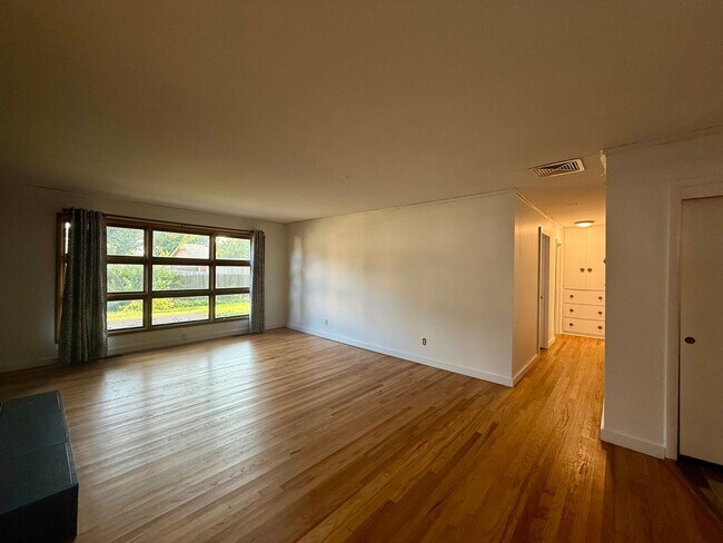 Building Photo - 6419 E Claytonia St