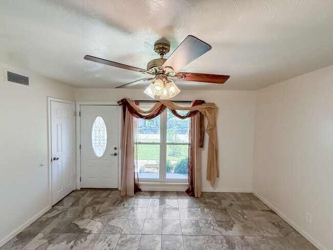 Building Photo - Charming Updated Home in Prime Irving Loca...