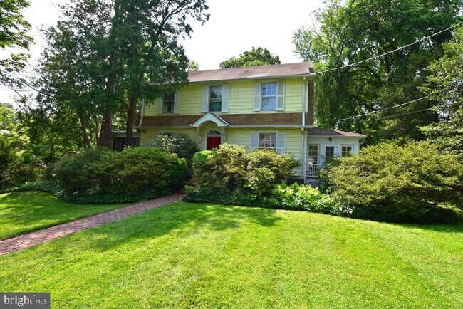 Building Photo - 1300 Noyes Dr