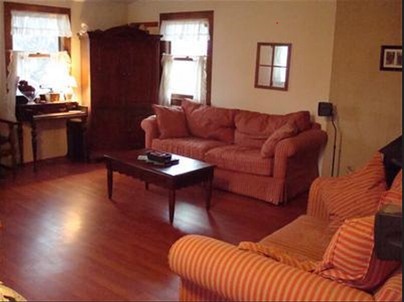 Primary Photo - 8312 Lake Ave
