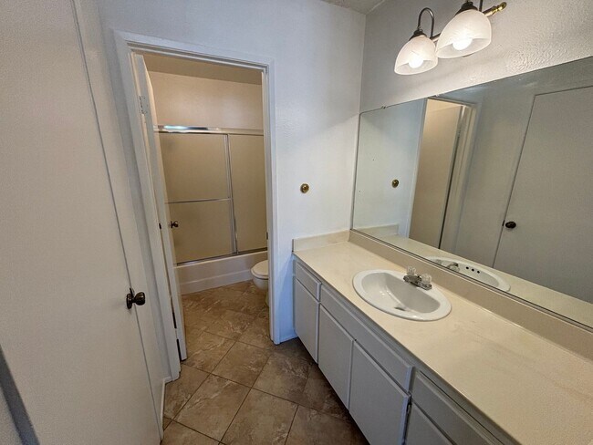 Building Photo - Spacious 3-Bedroom Townhome with Community...