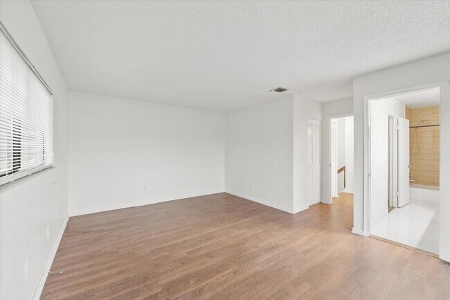 Building Photo - 4749 Holly Lake Dr