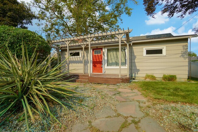 Building Photo - 5707 N Bogart Ln