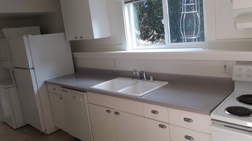 Building Photo - 8715 27th Ave NE