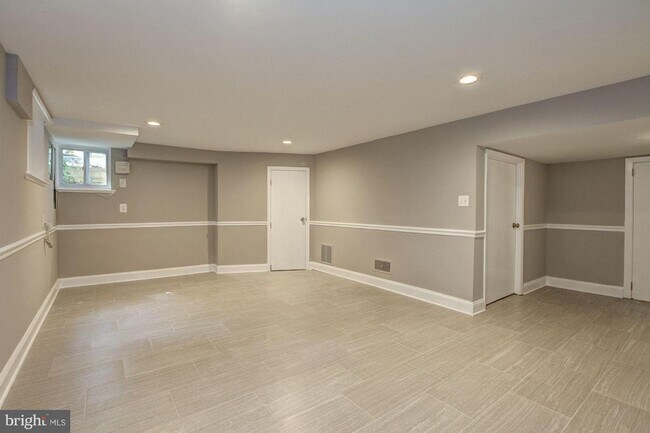 Building Photo - 4811 Drummond Ave