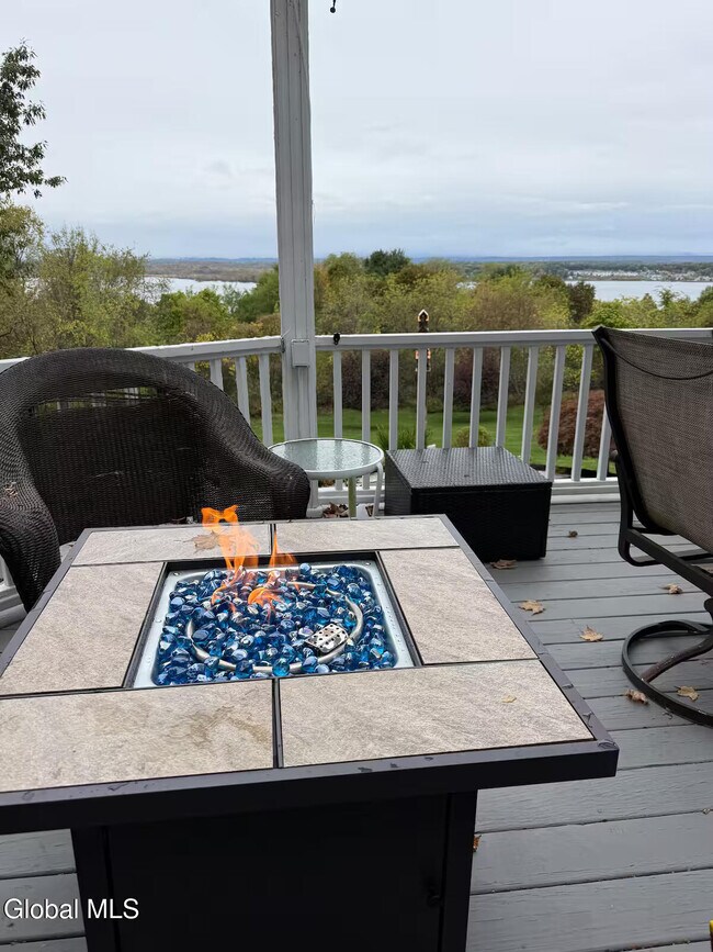 Building Photo - 27 Hill Rd