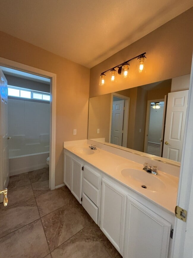 Building Photo - This is where comfort and style meet - This spacious 3-Bedroom, 2.5 bath home is waiting to be ca...