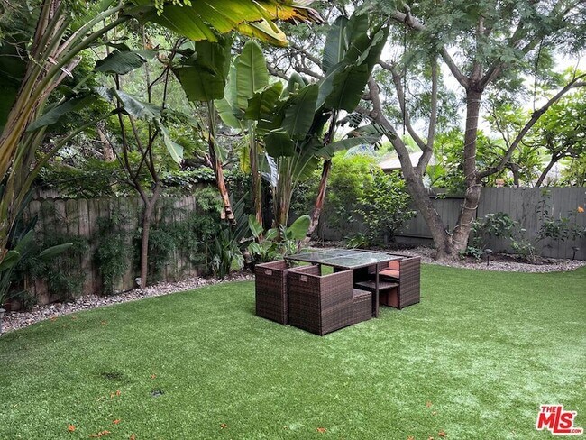 Building Photo - 1019 Camino Real