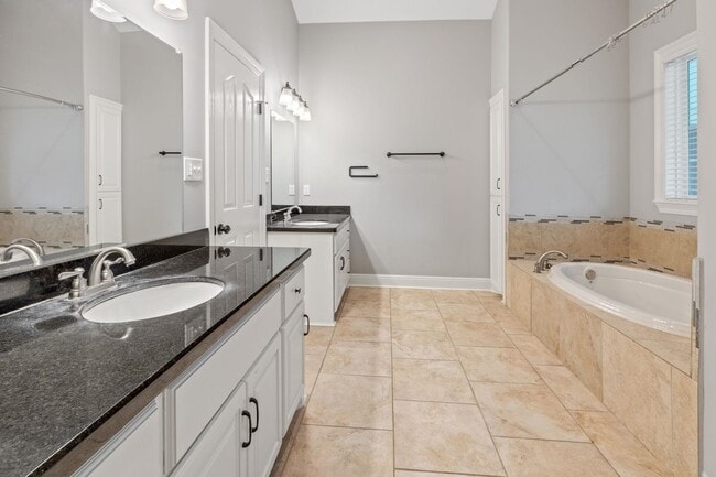 Building Photo - 5831 Weeping Willow Dr