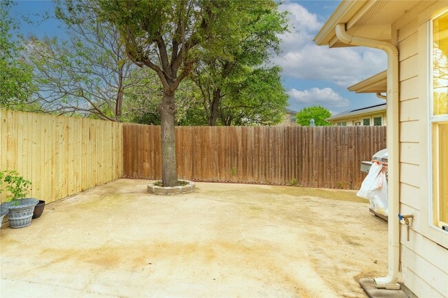 Building Photo - 1906 Castaway Dr