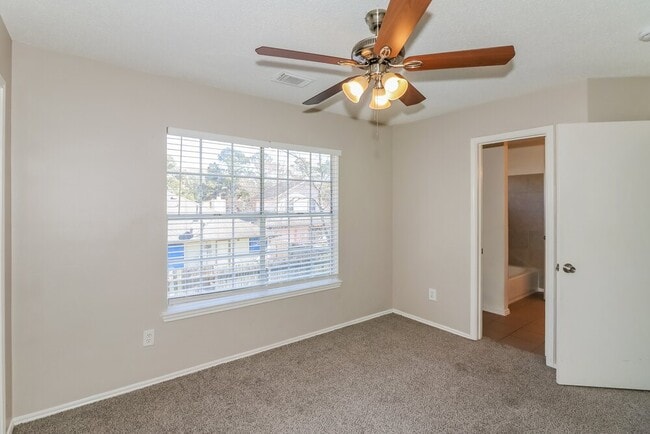 Building Photo - 6018 Fern Hollow Ct