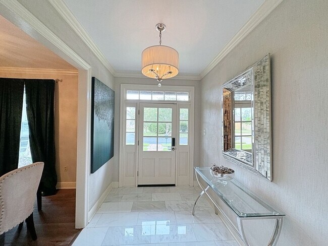 Building Photo - Beautiful Furnished home off Perkins Rd.