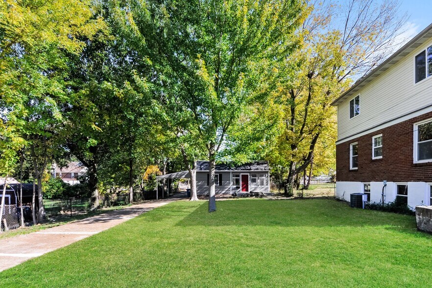 Building Photo - 2414 Gass Ave
