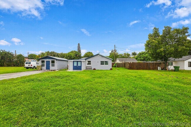Building Photo - 120 Pleasant Pl