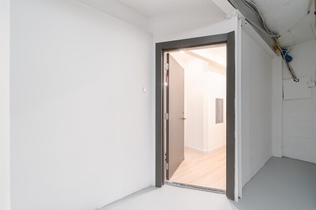 Building Photo - 50 Reservoir Ave