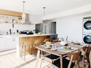 Shared Kitchen - 1607 W 35th Pl, Los Angeles, CA 90018