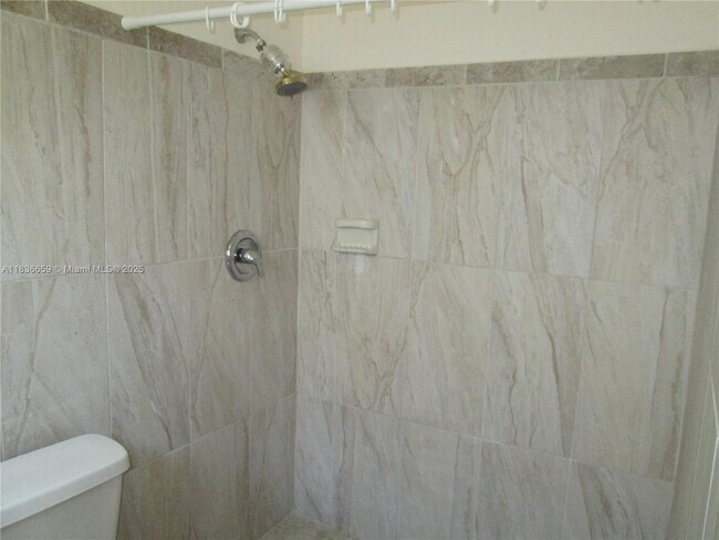 Building Photo - 4831 Bayview Dr