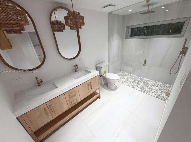 Building Photo - 4712 SW 64th Ct