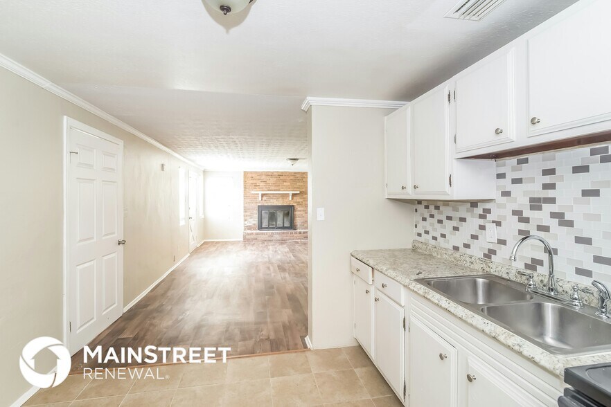 Building Photo - 10410 Wooster Dr