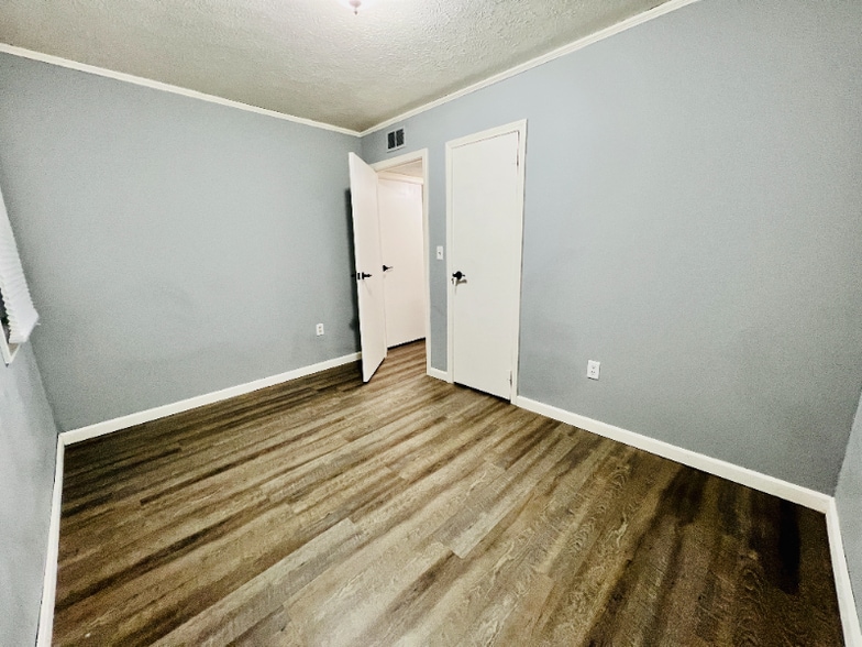 Building Photo - 12 Davidson Ave