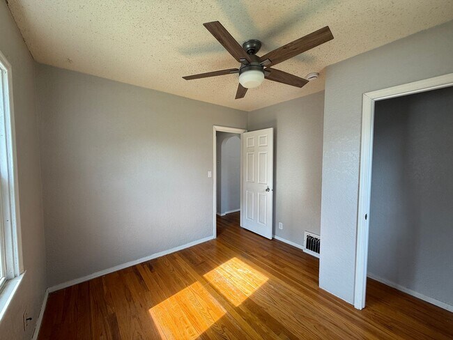 Building Photo - Three Bedroom, Two Bathroom Home! One car garage!