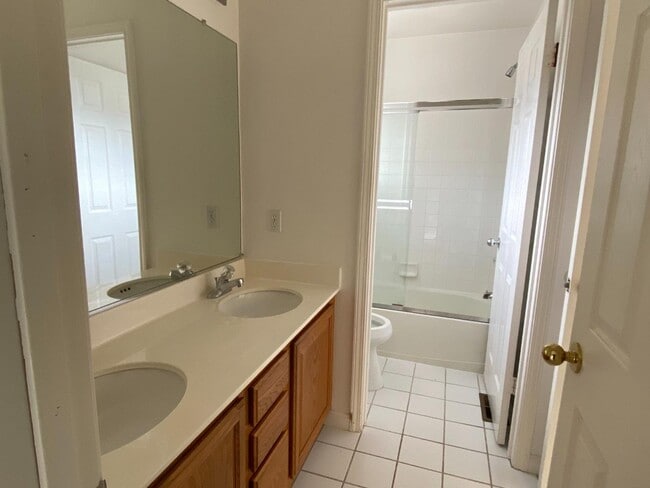 Building Photo - 323 Montserrat Dr