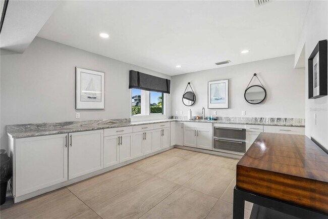 Building Photo - 456 Yacht Harbor Dr