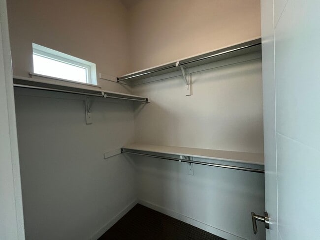 Building Photo - Beautiful Modern Townhouse in North Fort C...