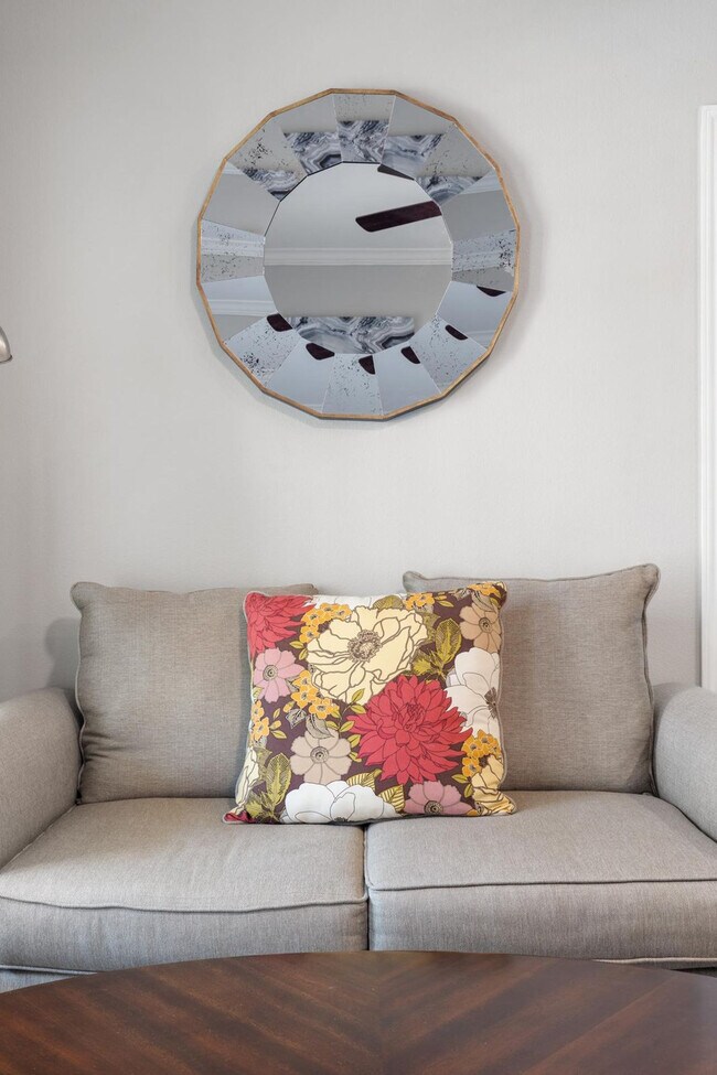 Building Photo - 5511 Pecan Spgs Rd