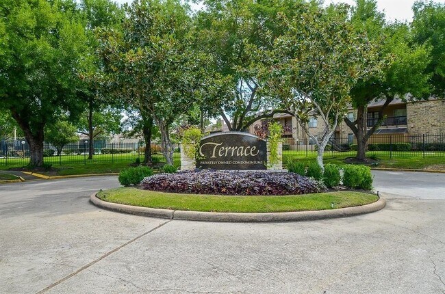 Building Photo - 10555 Turtlewood Ct