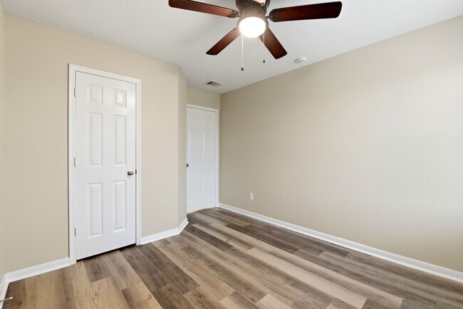 Building Photo - 1230 Grassy View Dr