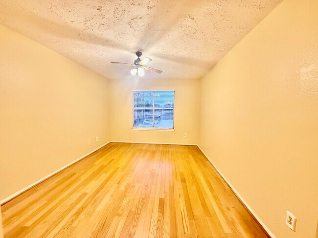 Building Photo - 10555 Turtlewood Ct