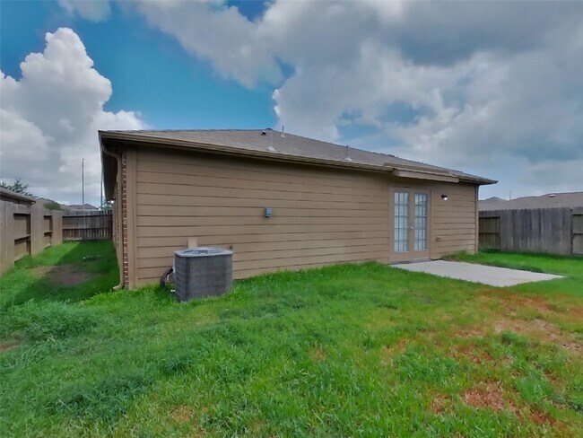 Building Photo - 308 Summer Horse Dr