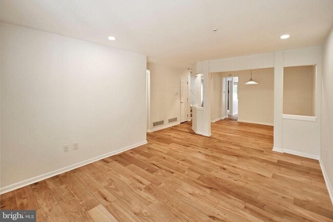 Building Photo - 302 Weston Ln