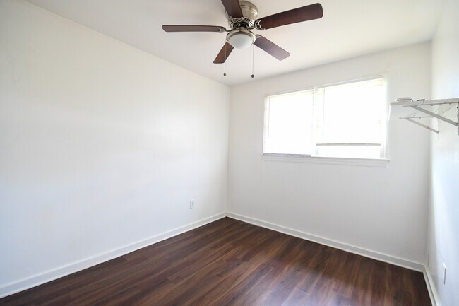 Building Photo - 2701 Rose Dr