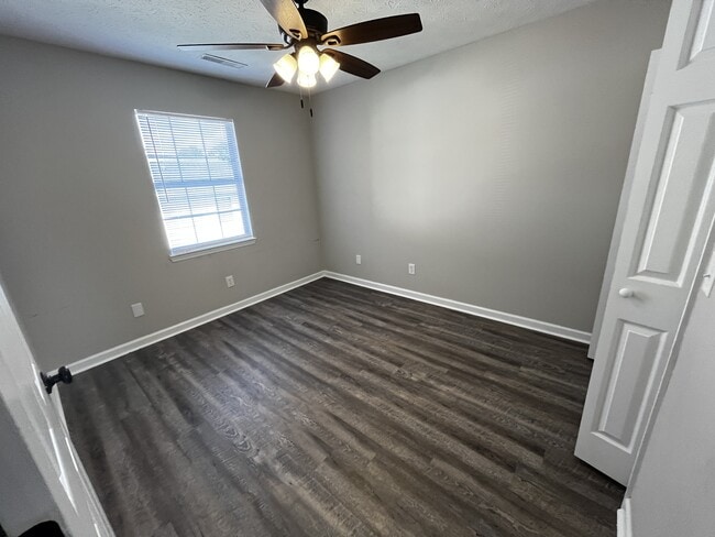 Building Photo - 26 Bama Ln