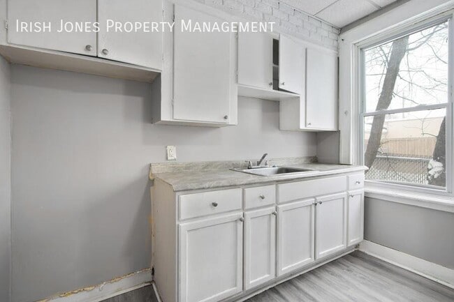 Building Photo - 476 Niagara St