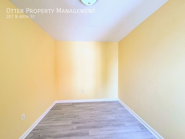 Building Photo - 207 N 60th St