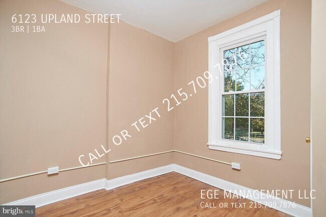 Building Photo - BEAUTIFUL 3 bed HOME w/ Large Backyard & L...