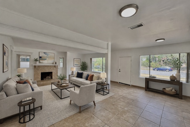 Building Photo - 1554 E Woodbury Rd