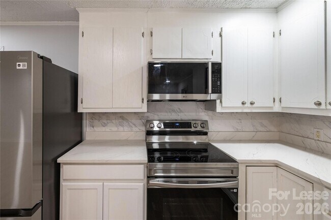 Building Photo - 420 Eastover Ave