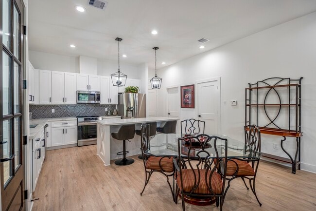 Building Photo - 6405 Highland Pine Ln