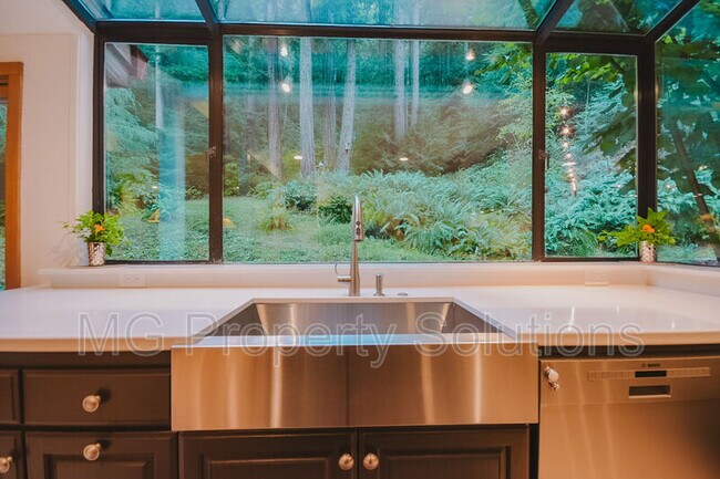 Building Photo - 7079 Lucas Valley Rd