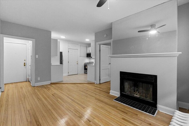 Building Photo - 1 bedroom in Chicago IL 60657