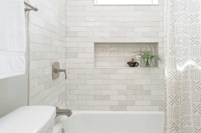 Building Photo - 3554 Jamieson Ave