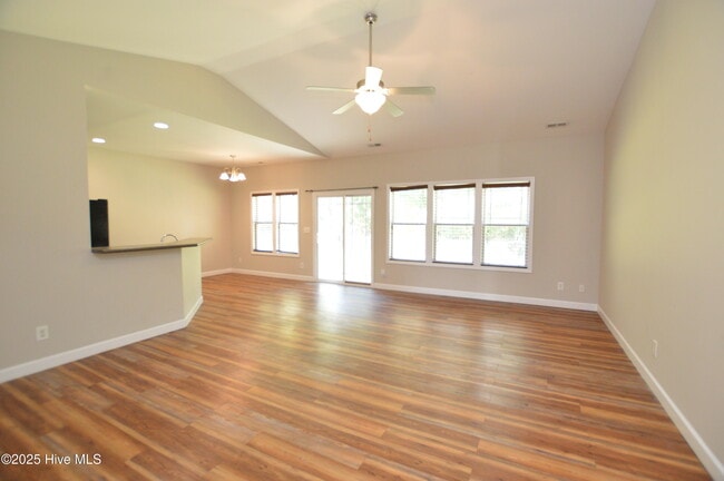 Building Photo - 222 Lakeside Dr