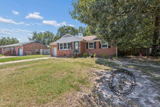 Building Photo - "Charming 3-Bed Oasis with Scenic Views & Modern Touches on Faubus Drive!"